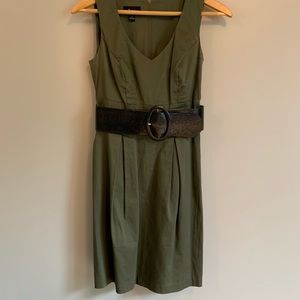 NWOT sleeveless pleated V- neck dress